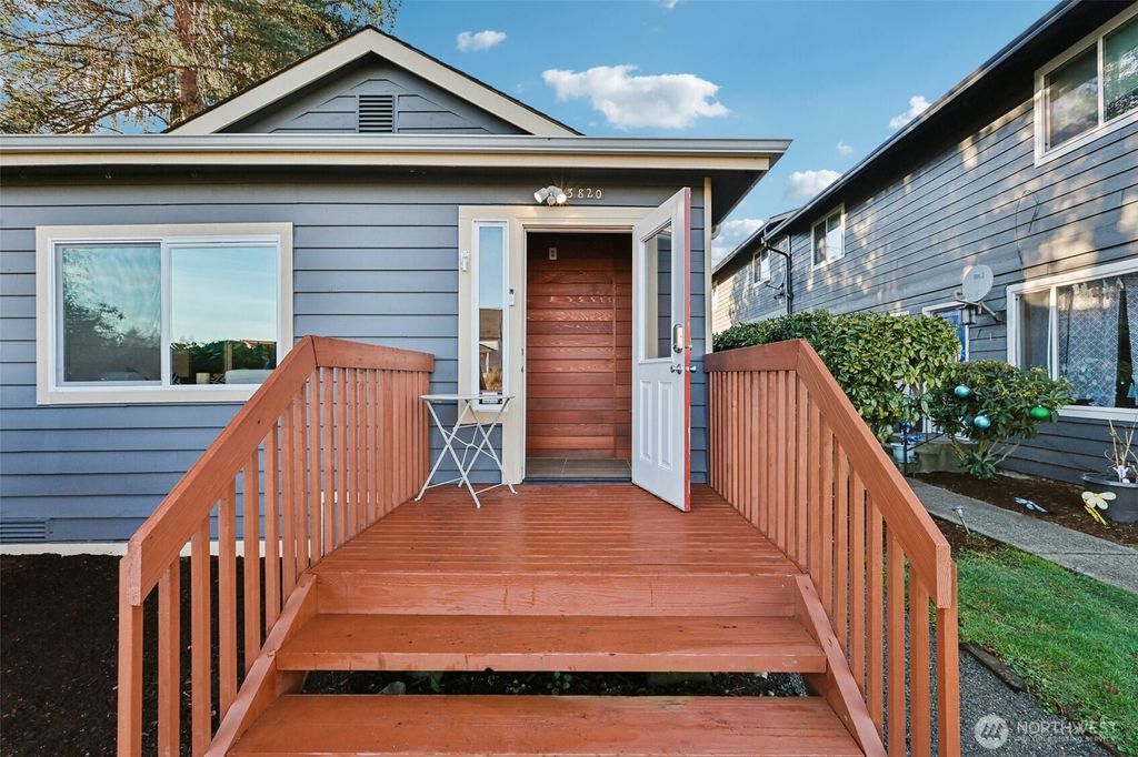 Photo of 3820 Wetmore Avenue, Everett, WA 98201 (MLS # 2463914)