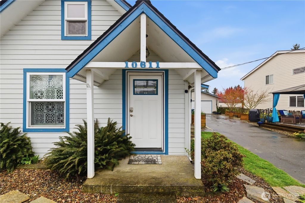 Photo of 10611 2nd Place SW, Seattle, WA 98146 (MLS # 2493018)