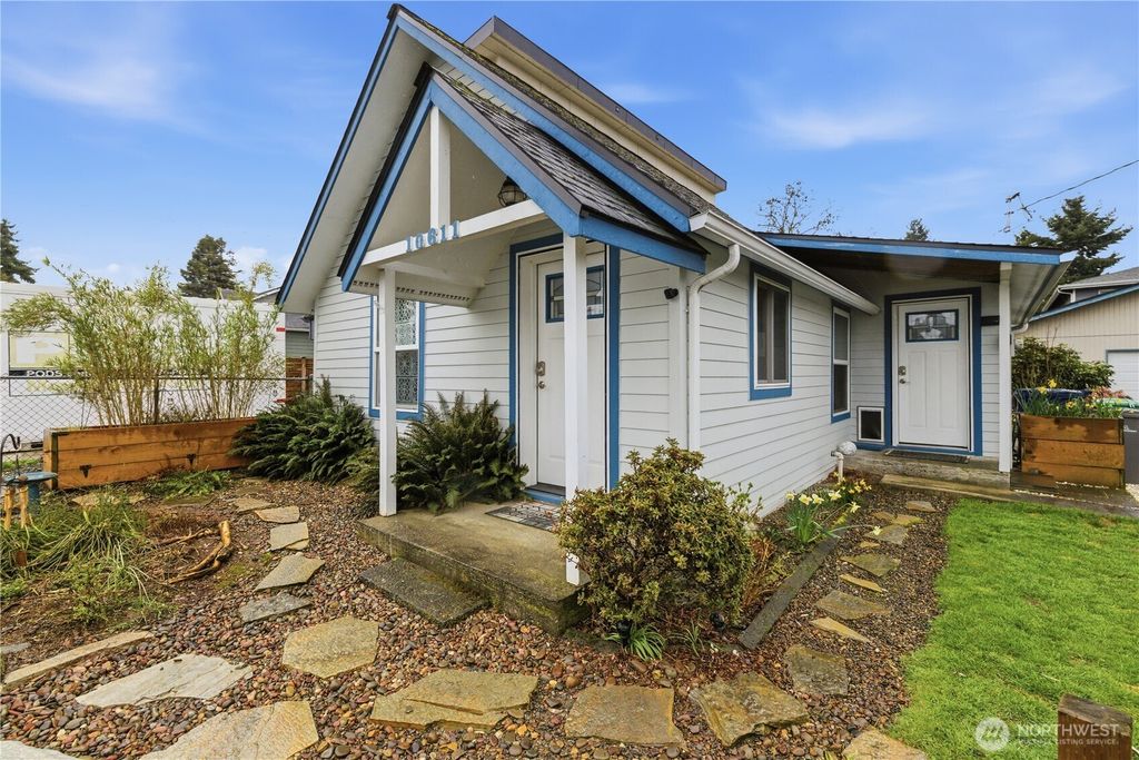 Photo of 10611 2nd Place SW, Seattle, WA 98146 (MLS # 2493018)