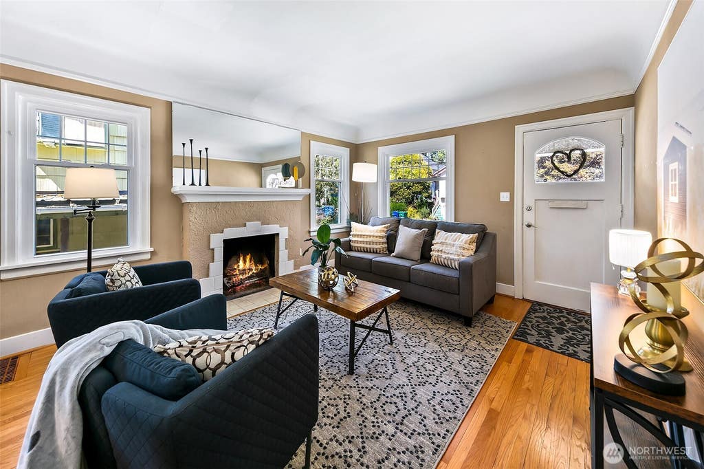 Photo of 1035 NE 91st Street, Seattle, WA 98115 (MLS # 2572650)