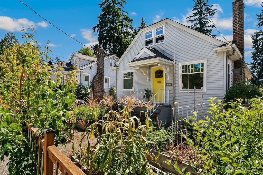Photo of 1035 NE 91st Street, Seattle, WA 98115 (MLS # 2572650)