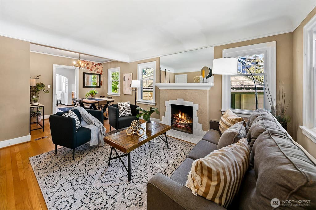 Photo of 1035 NE 91st Street, Seattle, WA 98115 (MLS # 2572650)