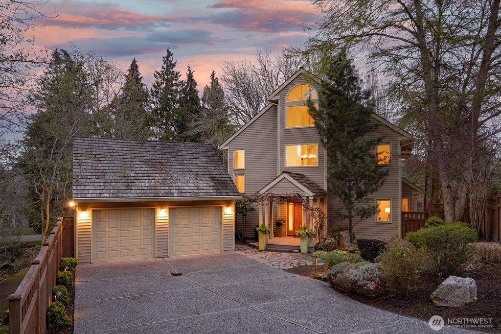 Photo of 8912 46th Avenue NE, Seattle, WA 98115 (MLS # 2353516)