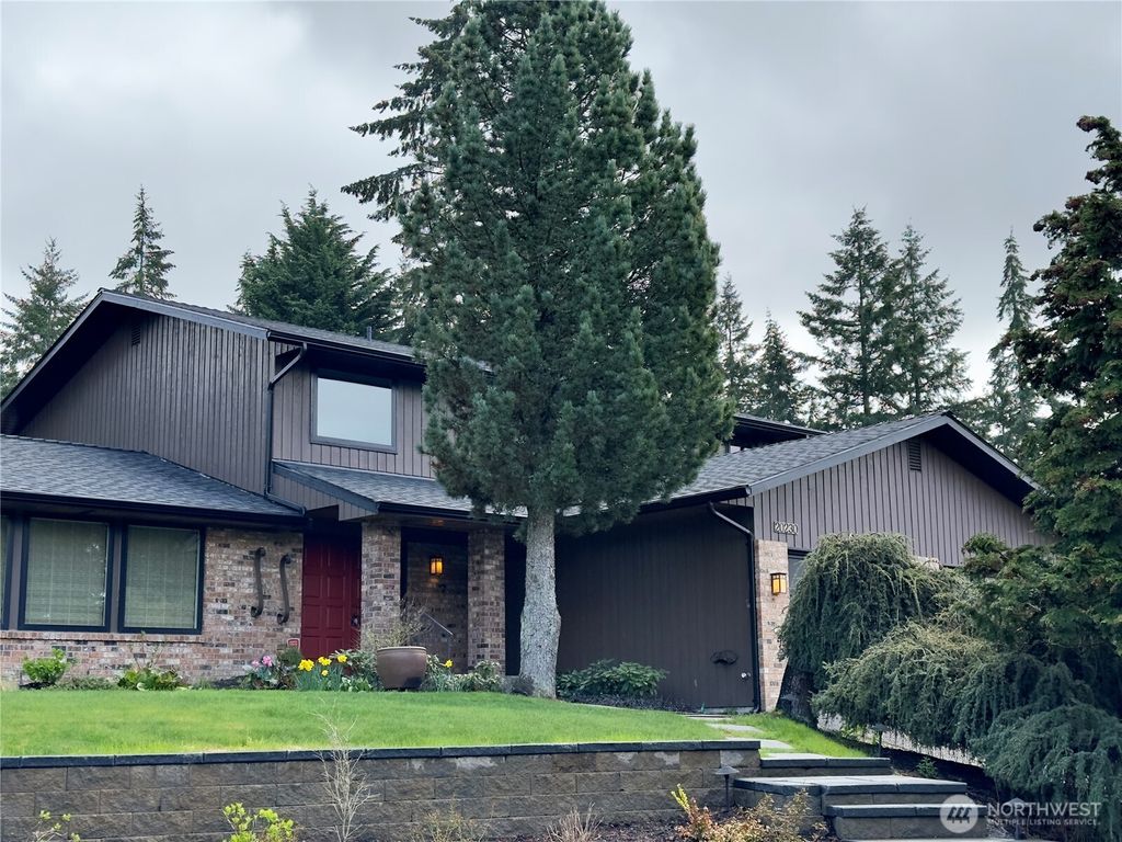 Photo of 20230 41st Place NE, Lake Forest Park, WA 98155 (MLS # 2355788)