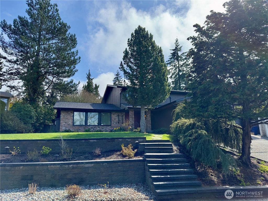 Photo of 20230 41st Place NE, Lake Forest Park, WA 98155 (MLS # 2355788)