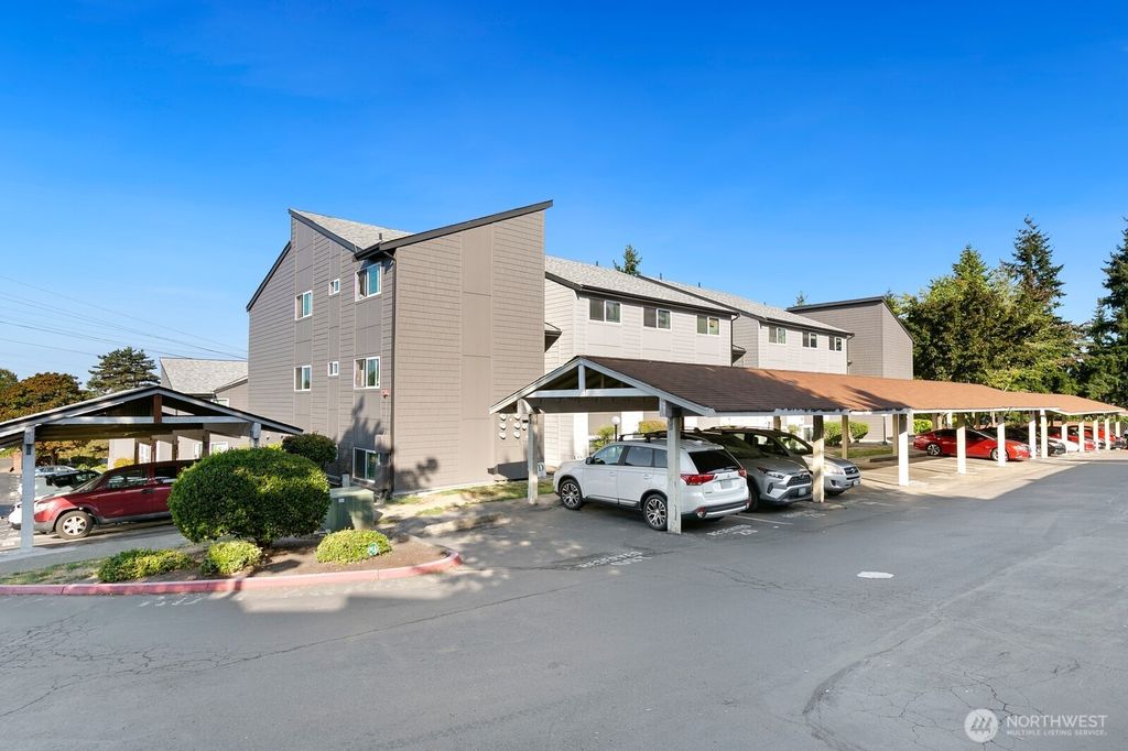 Photo of 2020 Grant Avenue S #D204, Renton, WA 98055 (MLS # 2436011)