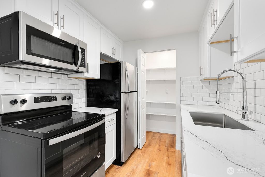 Photo of 2020 Grant Avenue S #D204, Renton, WA 98055 (MLS # 2436011)