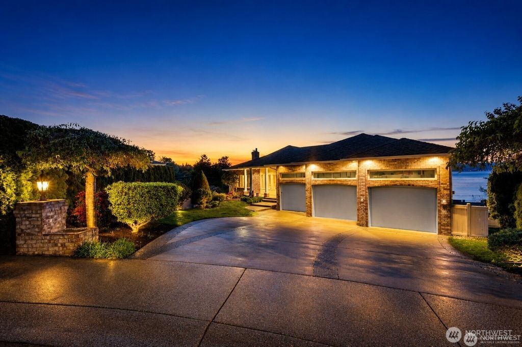 Photo of 30809 36TH Court SW, Federal Way, WA 98023 (MLS # 2528279)