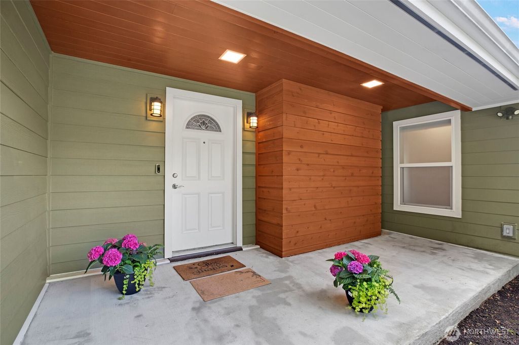 Photo of 17019 NE 88th Street, Redmond, WA 98052 (MLS # 2353481)