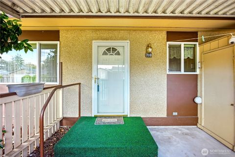 Photo of 708 Marion Lane SE, Puyallup, WA 98372 (MLS # 2484785)