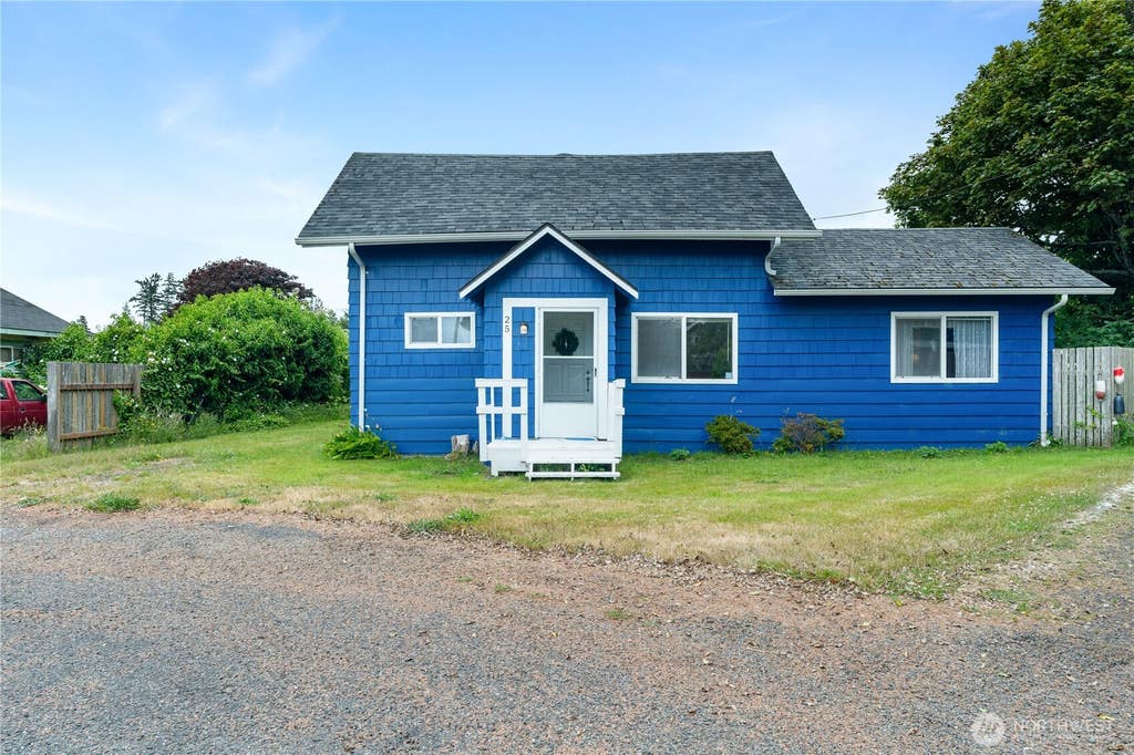 Photo of 25 Whalebone Way, Aberdeen, WA 98520 (MLS # 2548280)