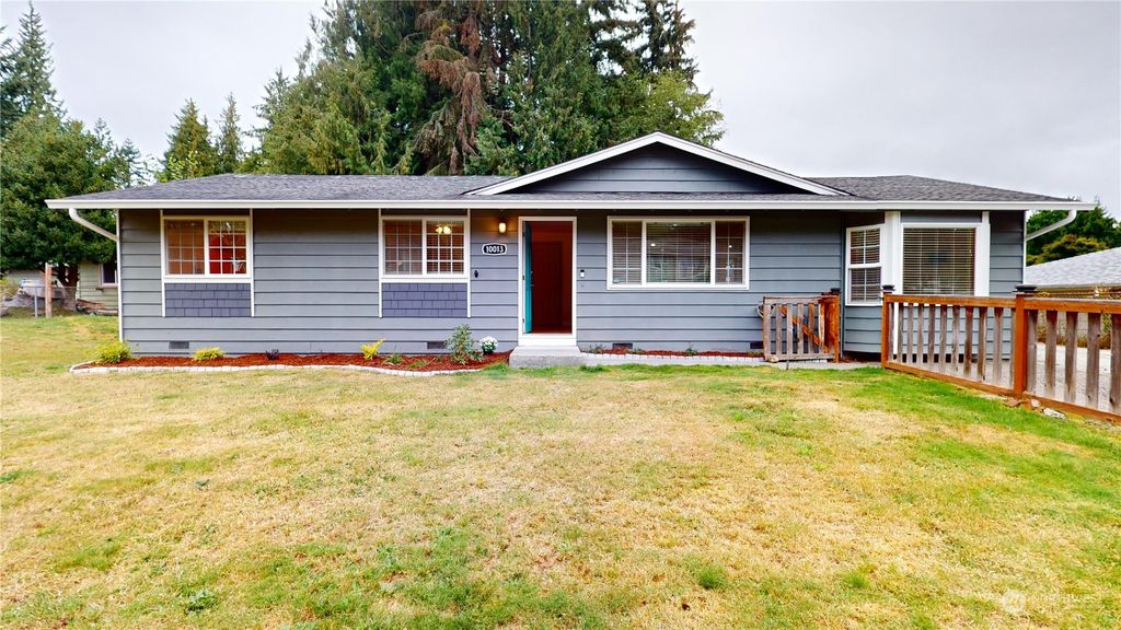 Photo of 10013 38th Place SE, Lake Stevens, WA 98258 (MLS # 2286419)