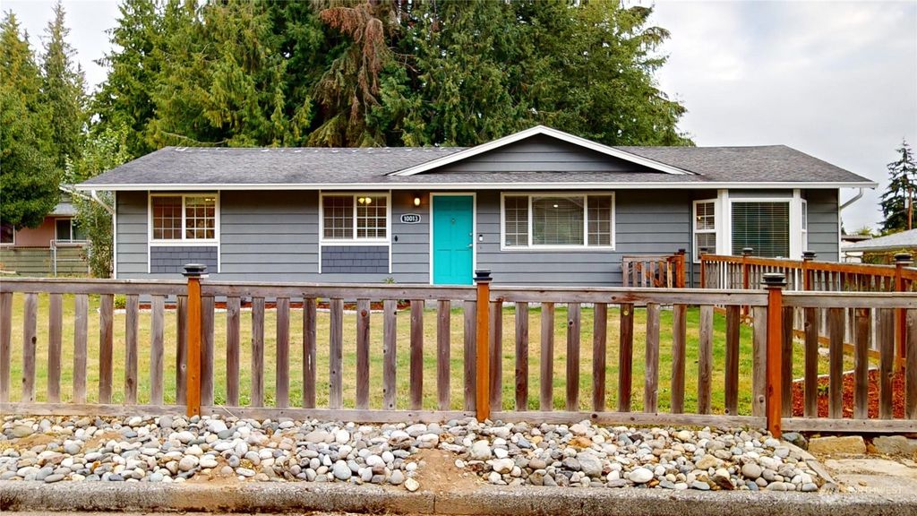 Photo of 10013 38th Place SE, Lake Stevens, WA 98258 (MLS # 2286419)