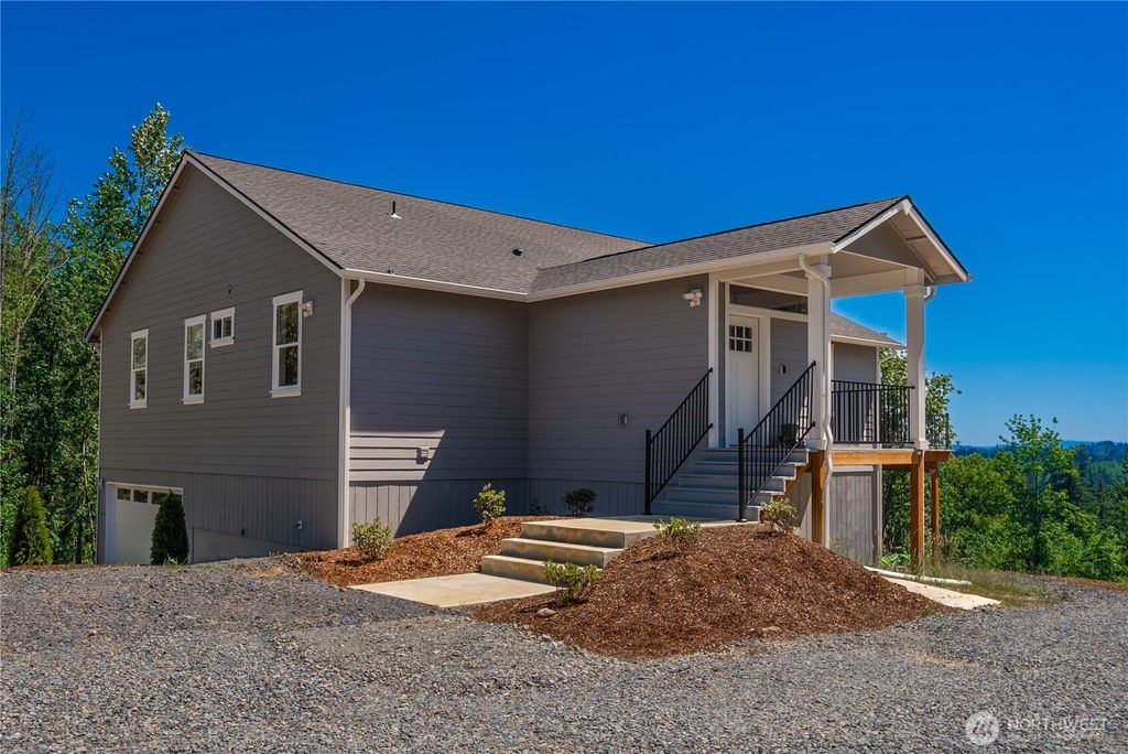 Photo of 410 Studebaker Spur 1, Castle Rock, WA 98611 (MLS # 2525307)
