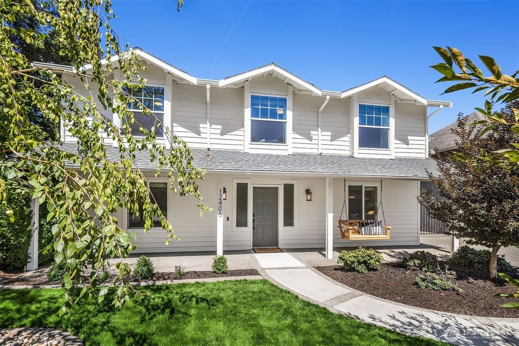 Photo of 12406 SE 198th Place, Kent, WA 98031 (MLS # 2441137)