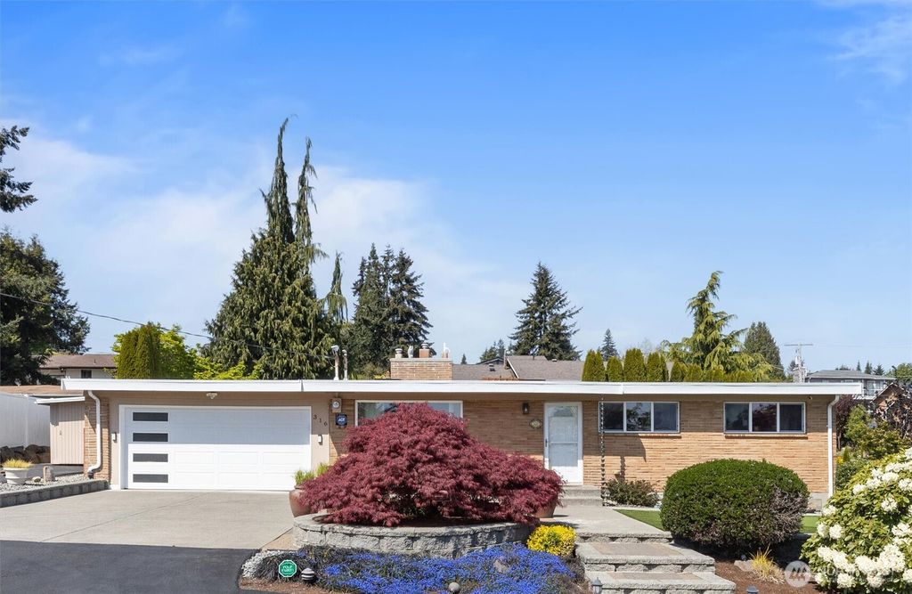 Photo of 316 S 216th Street, Des Moines, WA 98198 (MLS # 2367964)