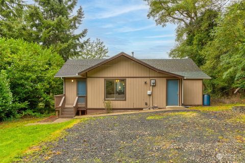 Photo of 1372 Pacific Avenue, Raymond, WA 98577 (MLS # 2299772) Photo of 1372 Pacific Avenue, Raymond, WA 98577 (MLS # 2299772)