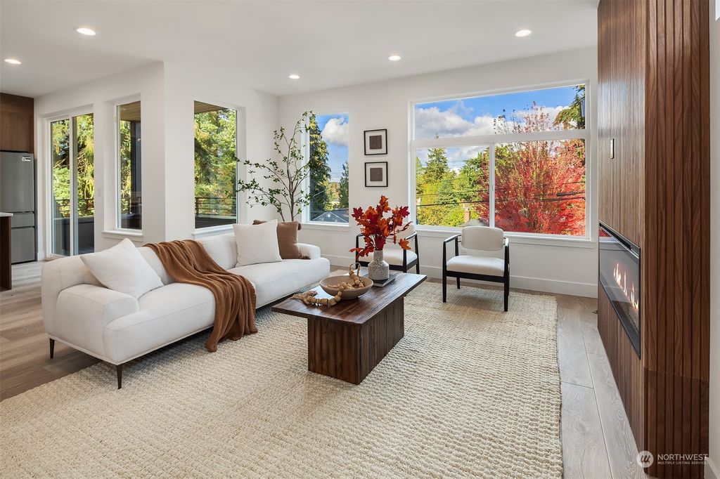 Photo of 827 NE 98th Street, Seattle, WA 98115 (MLS # 2306863)