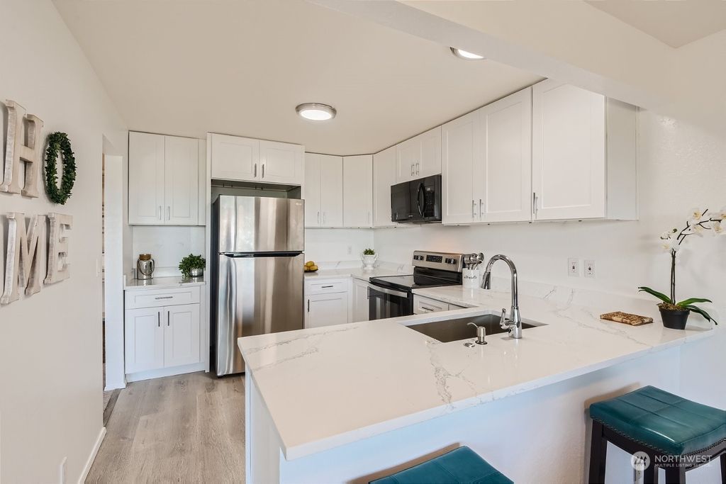 Photo of 1720 NE 179th Street #204, Shoreline, WA 98155 (MLS # 2130271)