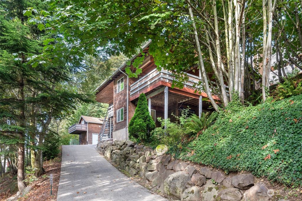 Photo of 28400 16th Avenue S, Federal Way, WA 98003 (MLS # 2291552)