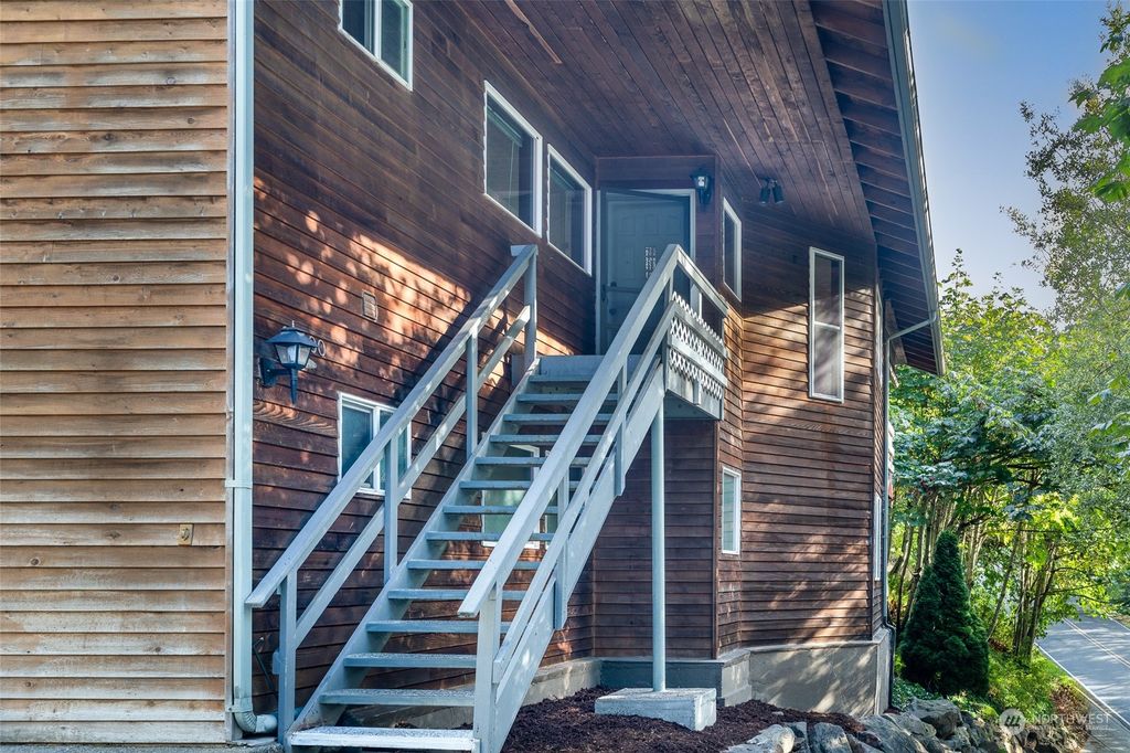 Photo of 28400 16th Avenue S, Federal Way, WA 98003 (MLS # 2291552)