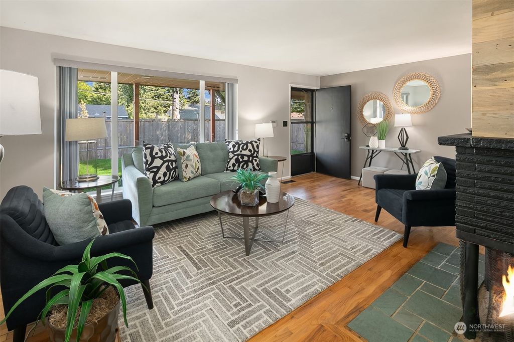 Photo of 1227 NE 148th Street, Shoreline, WA 98155 (MLS # 2154024)