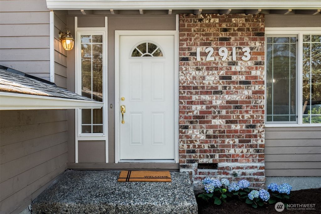 Photo of 12913 NE 144th Place, Kirkland, WA 98034 (MLS # 2527888)