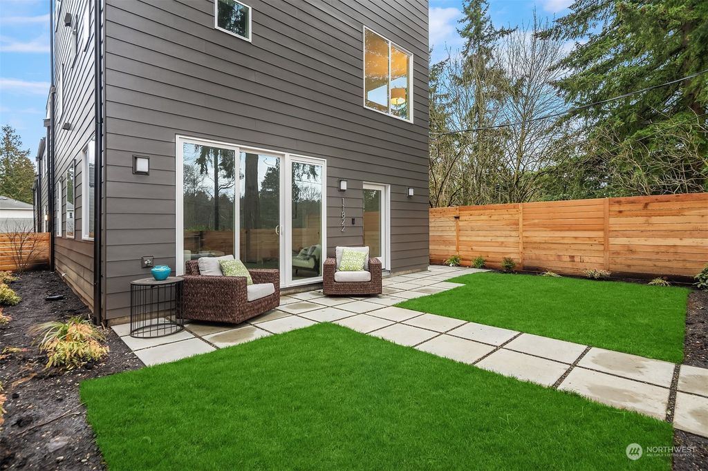 Photo of 11822 31st Place NE, Seattle, WA 98125 (MLS # 2064194)