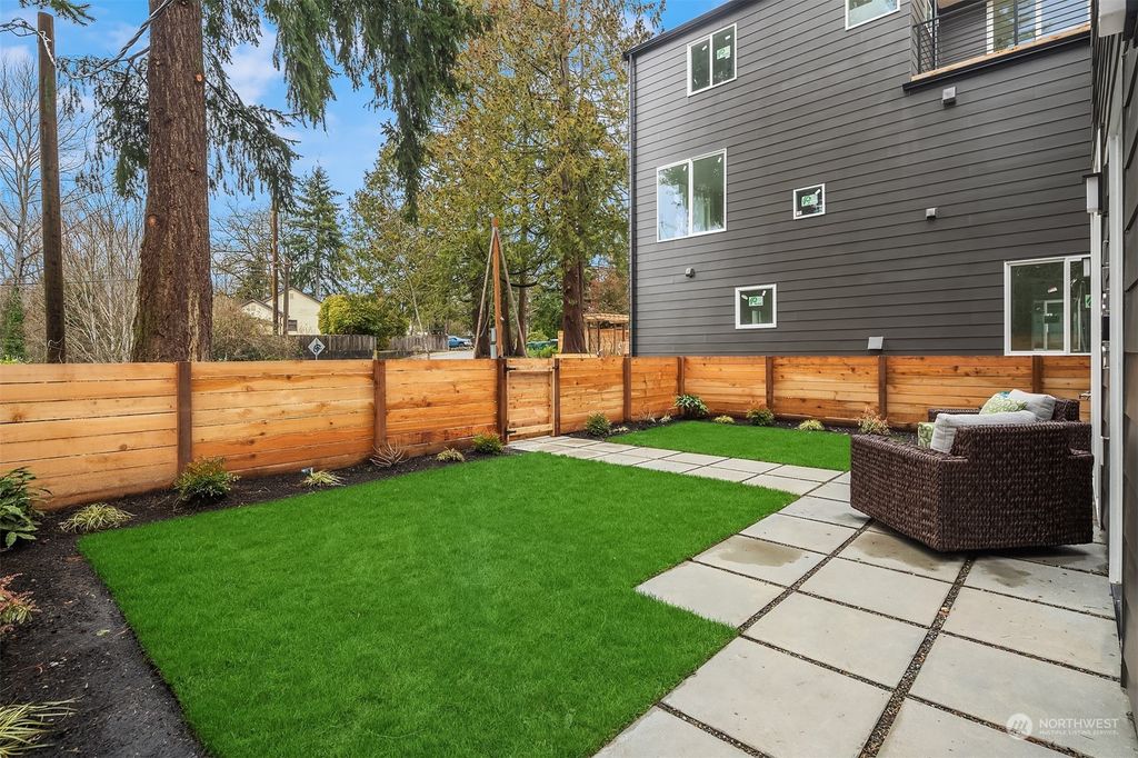 Photo of 11822 31st Place NE, Seattle, WA 98125 (MLS # 2064194)