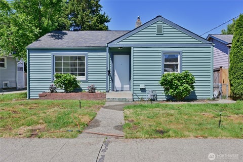 Photo of 421 Wells Avenue N, Renton, WA 98057 (MLS # 2550935)