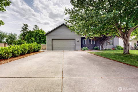 Photo of 48 Parkwood Circle, Walla Walla, WA 99362 (MLS # 2495001)