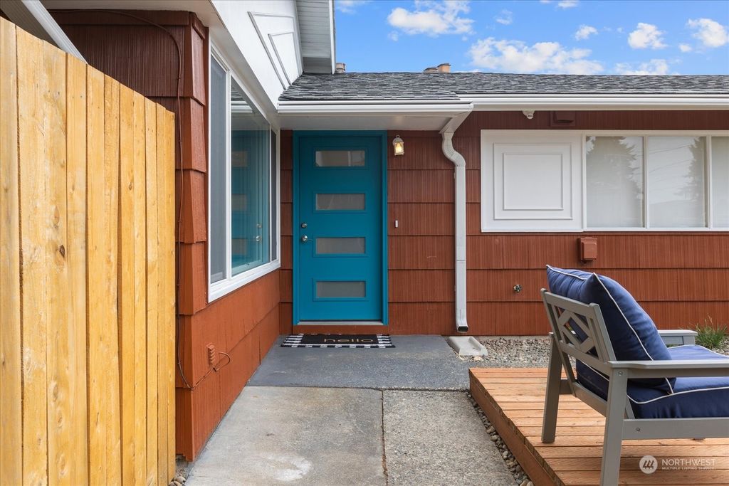 Photo of 1826 S 261st Pl Pl, Des Moines, WA 98198 (MLS # 2268081)