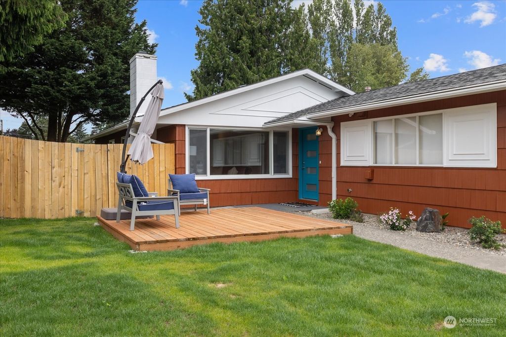 Photo of 1826 S 261st Pl Pl, Des Moines, WA 98198 (MLS # 2268081)