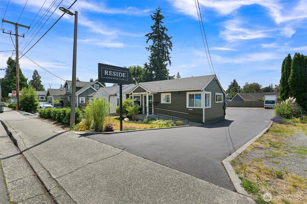 Photo of 3317 Northwest Avenue, Bellingham, WA 98225 (MLS # 2564355)