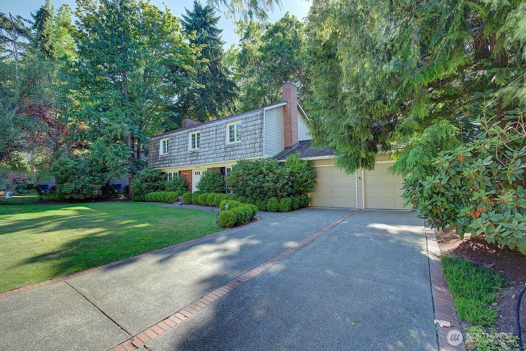 Photo of 6741 81st Avenue SE, Mercer Island, WA 98040 (MLS # 2473141)