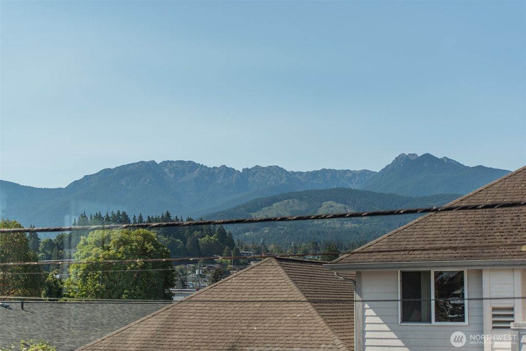 Photo of 814 1/2 Caroline Street, Port Angeles, WA 98362 (MLS # 2549446)