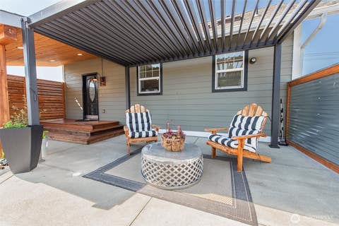 Photo of 814 1/2 Caroline Street, Port Angeles, WA 98362 (MLS # 2549446)