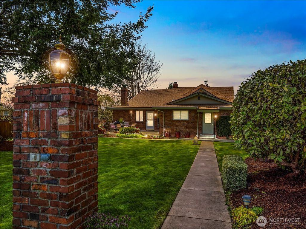 Photo of 915 Milton Way Way, Milton, WA 98354 (MLS # 2352890)