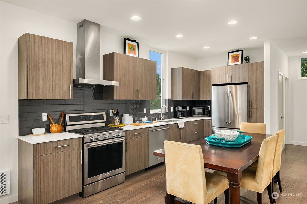 Photo of 5604 25th Avenue SW #B, Seattle, WA 98106 (MLS # 2050953)