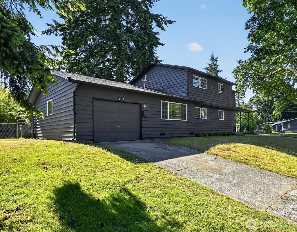 Photo of 33907 23rd Avenue SW, Federal Way, WA 98023 (MLS # 2572843)