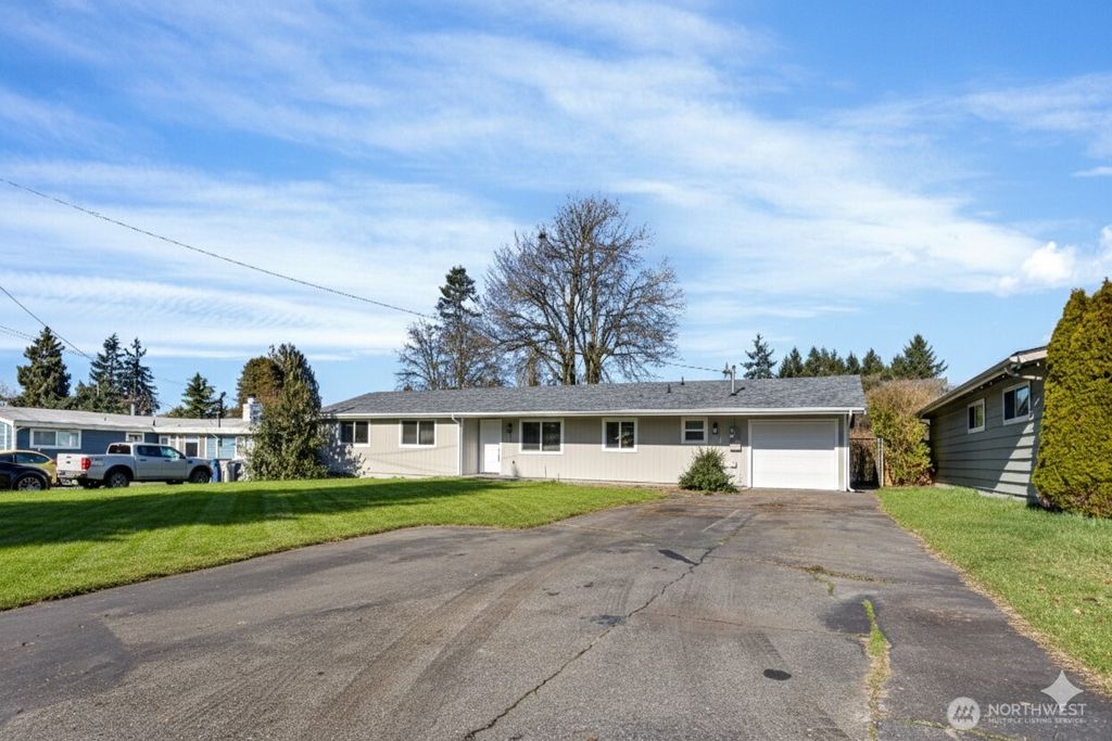 Photo of 1464 S 303rd Street, Federal Way, WA 98003 (MLS # 2479735)