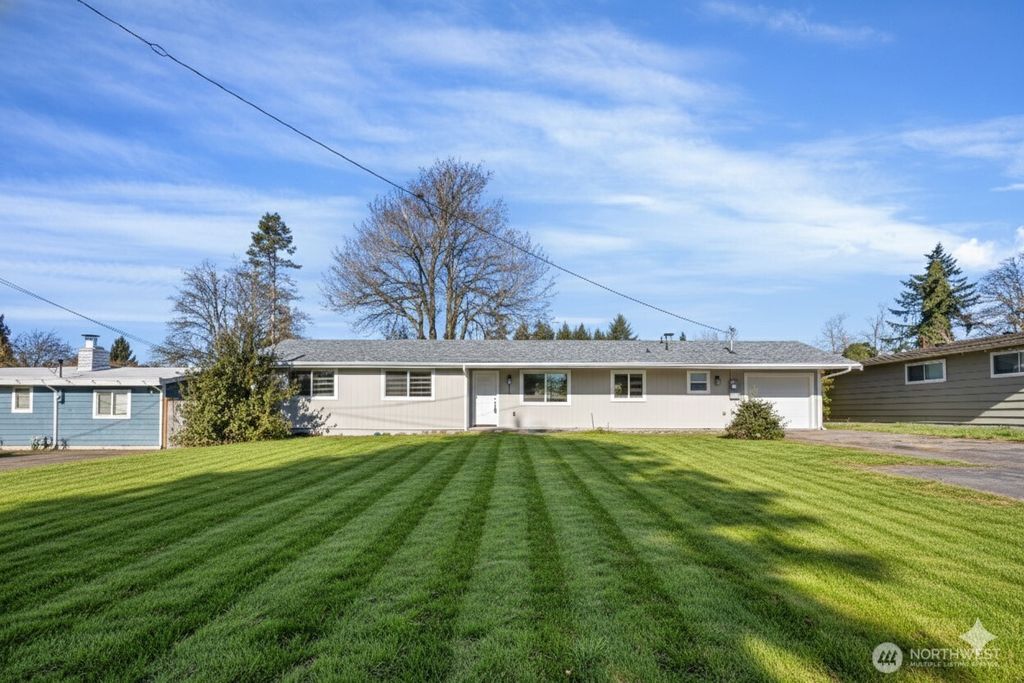 Photo of 1464 S 303rd Street, Federal Way, WA 98003 (MLS # 2479735)