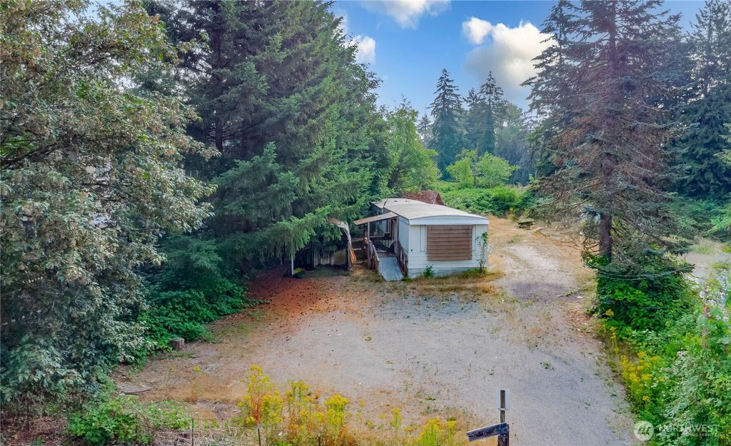 Photo of 17636 118th Avenue SE, Renton, WA 98058 (MLS # 2555976)