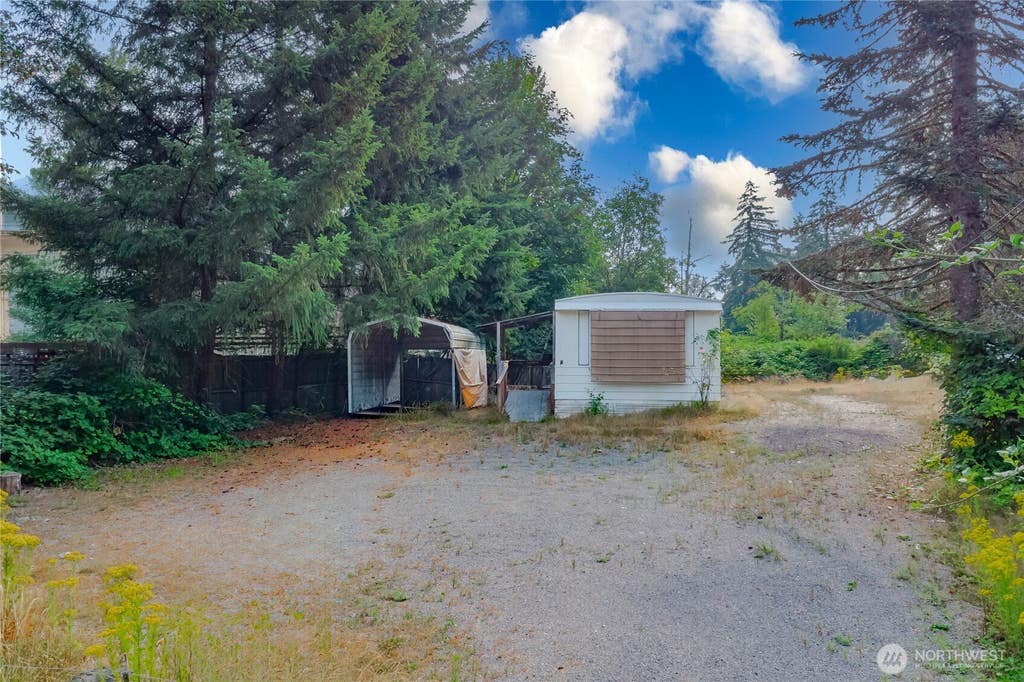 Photo of 17636 118th Avenue SE, Renton, WA 98058 (MLS # 2555976)