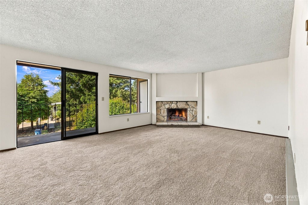 Photo of 22700 28th Avenue S #203, Des Moines, WA 98198 (MLS # 2547187)