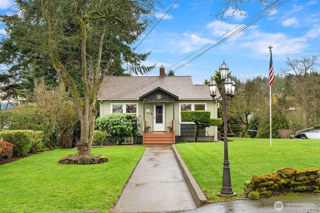 Photo of 18023 62nd Avenue NE, Kenmore, WA 98028 (MLS # 2493076)