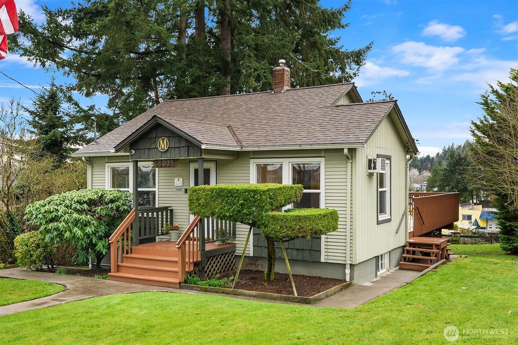 Photo of 18023 62nd Avenue NE, Kenmore, WA 98028 (MLS # 2493076)