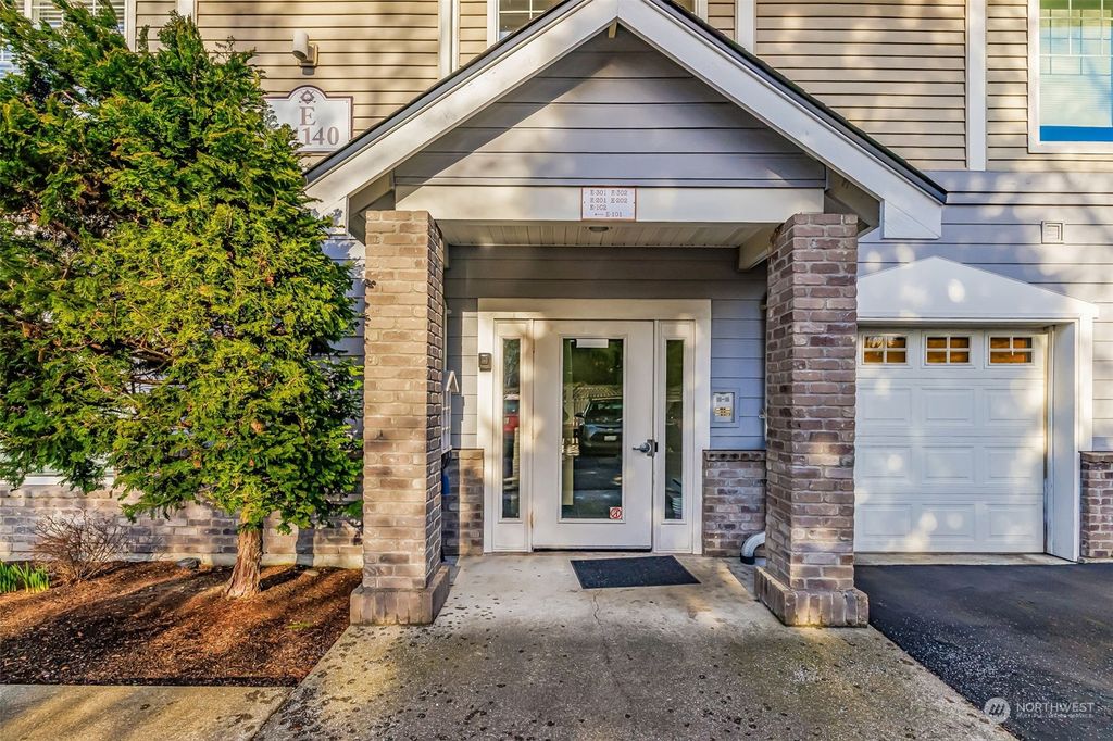 Photo of 14140 SE 171st Way #E302, Renton, WA 98058 (MLS # 2036254)