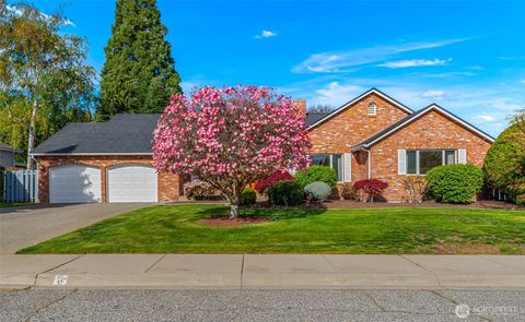 Photo of 6 Sunburst Street, Wenatchee, WA 98801 (MLS # 2512828)