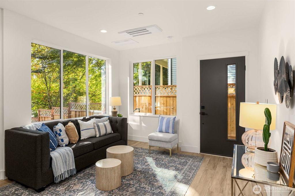 Photo of 113 24th Avenue E #B, Seattle, WA 98112 (MLS # 2493333)